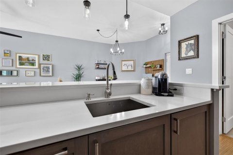 Condo in Saint Petersburg, Florida, 1 bedroom № 2196615 - photo 11