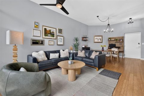 Condo in Saint Petersburg, Florida, 1 bedroom № 2196615 - photo 3