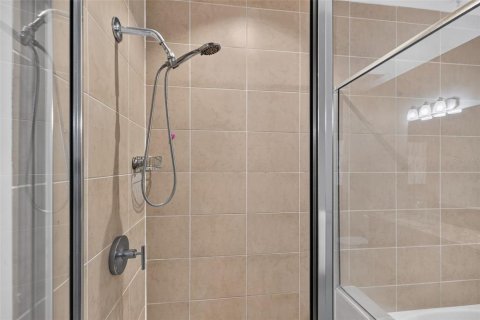 Condo in Saint Petersburg, Florida, 1 bedroom № 2196615 - photo 19