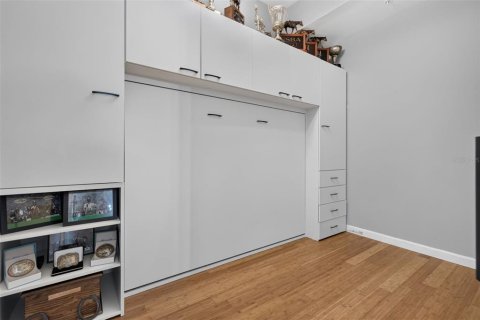 Condo in Saint Petersburg, Florida, 1 bedroom № 2196615 - photo 21