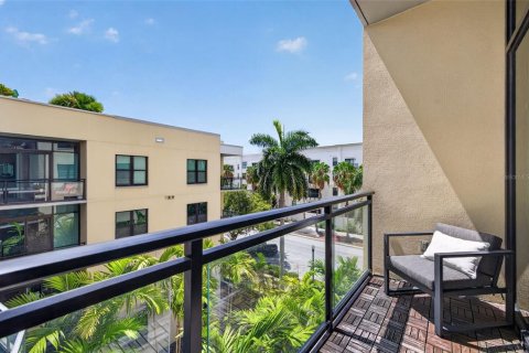 Condo in Saint Petersburg, Florida, 1 bedroom № 2196615 - photo 23