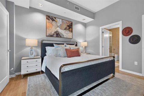 Condo in Saint Petersburg, Florida, 1 bedroom № 2196615 - photo 15