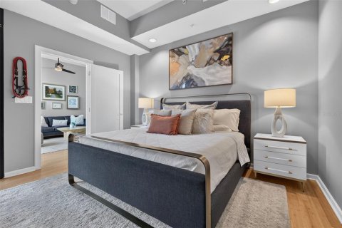 Condo in Saint Petersburg, Florida, 1 bedroom № 2196615 - photo 14