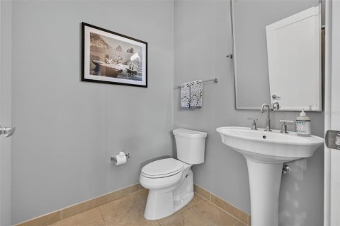Condo in Saint Petersburg, Florida, 1 bedroom № 2196615 - photo 22