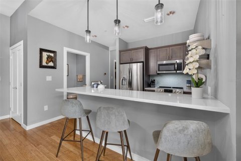 Condo in Saint Petersburg, Florida, 1 bedroom № 2196615 - photo 9