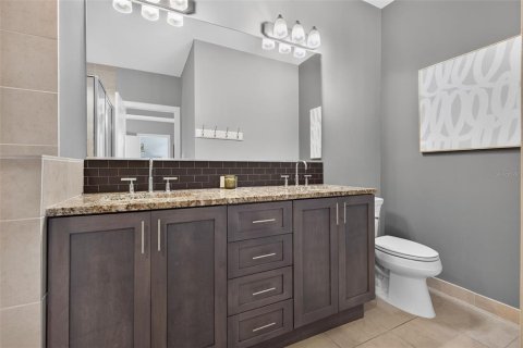 Condo in Saint Petersburg, Florida, 1 bedroom № 2196615 - photo 16