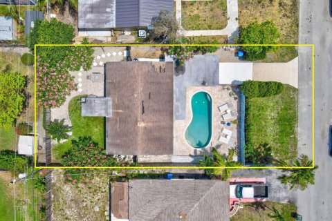 House in Oakland Park, Florida 3 bedrooms, 104.79 sq.m. № 1186562 - photo 1