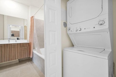 Condominio en alquiler en Doral, Florida, 1 dormitorio, 68.56 m2 № 1827612 - foto 21