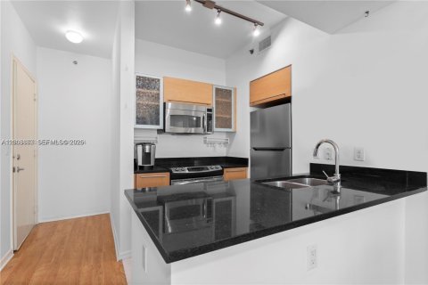 Apartment in Miami, Florida 1 bedroom, 65.4 sq.m. № 2075222 - photo 4