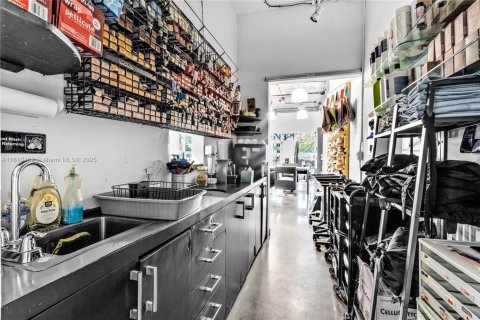 Propiedad comercial en venta en Miami Beach, Florida № 1959789 - foto 15
