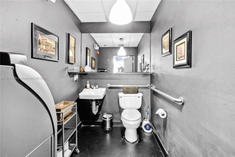 Propiedad comercial en venta en Miami Beach, Florida № 1959789 - foto 12