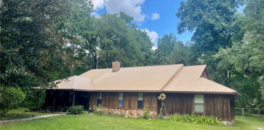 House in Reddick, Florida 4 bedrooms, 216.18 sq.m. № 1885725