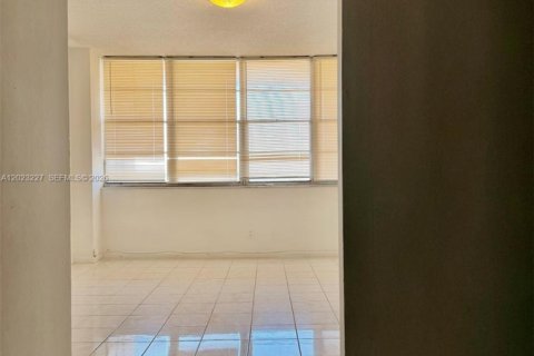 Copropriété à louer à North Miami Beach, Floride: 1 chambre, 73.39 m2 № 2085263 - photo 4