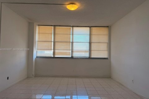 Copropriété à louer à North Miami Beach, Floride: 1 chambre, 73.39 m2 № 2085263 - photo 6