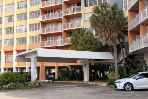 Copropriété à louer à North Miami Beach, Floride: 1 chambre, 73.39 m2 № 2085263 - photo 8