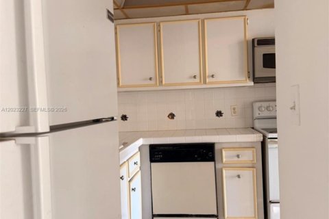 Copropriété à louer à North Miami Beach, Floride: 1 chambre, 73.39 m2 № 2085263 - photo 3