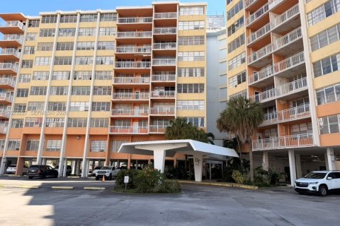 Condo à North Miami Beach, Floride, 1 chambre  № 2085263