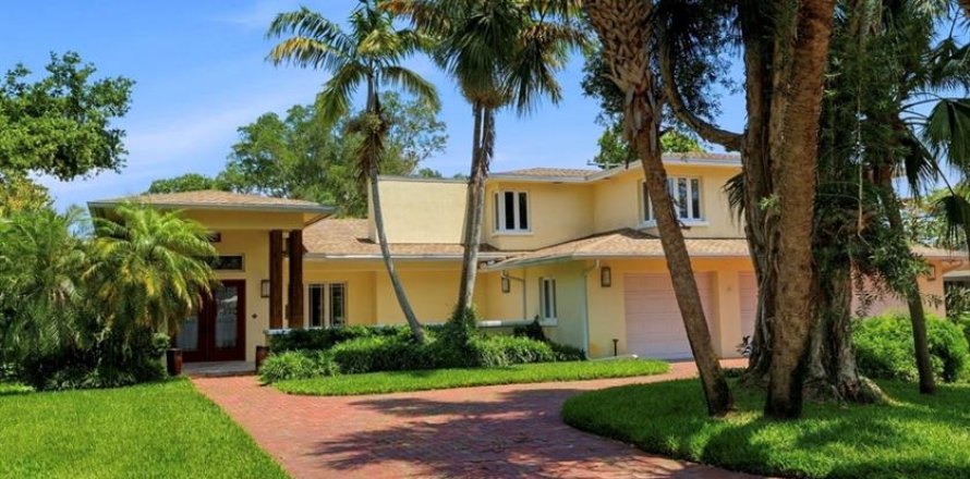Villa ou maison à Saint Petersburg, Floride 4 chambres, 356.37 m2 № 2113847