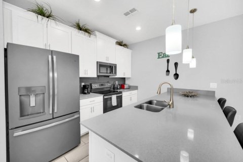 Townhouse in Davenport, Florida 5 bedrooms, 192.49 sq.m. № 1511592 - photo 11