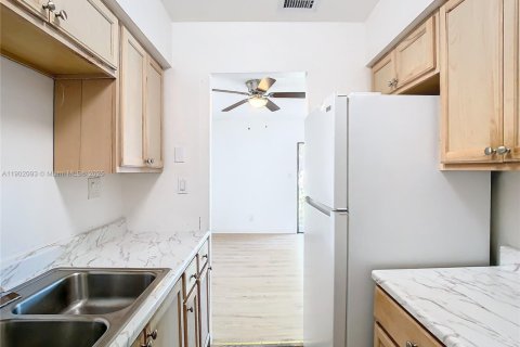 Condo in Winter Park, Florida, 1 bedroom № 2054500 - photo 9