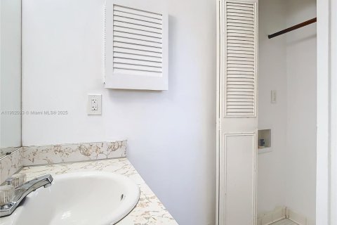 Condo in Winter Park, Florida, 1 bedroom № 2054500 - photo 16