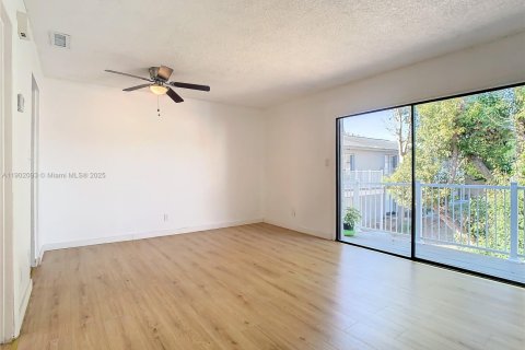 Condo in Winter Park, Florida, 1 bedroom № 2054500 - photo 4