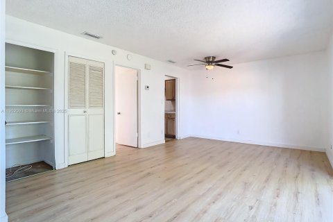 Condo in Winter Park, Florida, 1 bedroom № 2054500 - photo 5