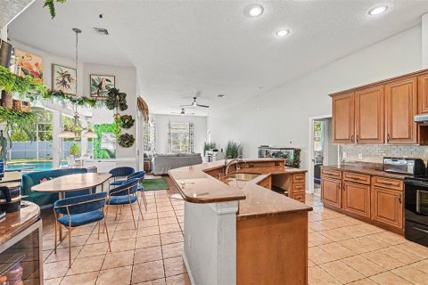 House in Oviedo, Florida 5 bedrooms, 352.1 sq.m. № 2423726 - photo 14