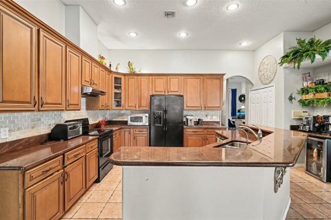 House in Oviedo, Florida 5 bedrooms, 352.1 sq.m. № 2423726 - photo 15