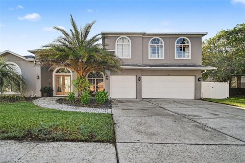 House in Oviedo, Florida 5 bedrooms, 352.1 sq.m. № 2423726 - photo 3