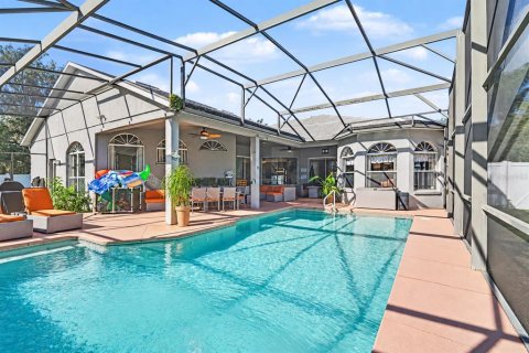 House in Oviedo, Florida 5 bedrooms, 352.1 sq.m. № 2423726 - photo 2