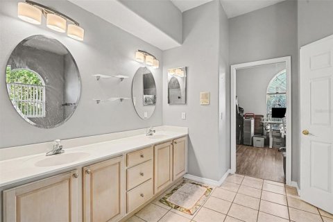 House in Oviedo, Florida 5 bedrooms, 352.1 sq.m. № 2423726 - photo 24