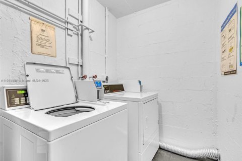 Купить кондоминиум в Майами, Флорида 2 спальни, 125.42м2, № 2053511 - фото 19