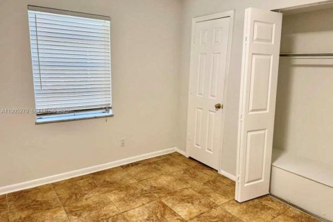 Casa en venta en Port St. Lucie, Florida, 3 dormitorios, 137.03 m2 № 1976305 - foto 19