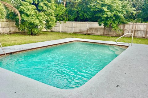 Casa en venta en Port St. Lucie, Florida, 3 dormitorios, 137.03 m2 № 1976305 - foto 4