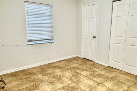 Casa en venta en Port St. Lucie, Florida, 3 dormitorios, 137.03 m2 № 1976305 - foto 9