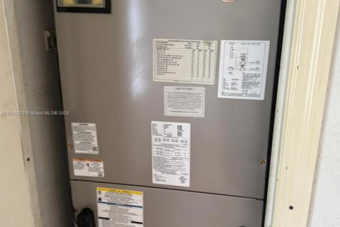 Casa en venta en Port St. Lucie, Florida, 3 dormitorios, 137.03 m2 № 1976305 - foto 11