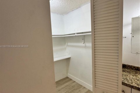 Copropriété à vendre à North Miami, Floride: 1 chambre, 72.37 m2 № 1799107 - photo 4