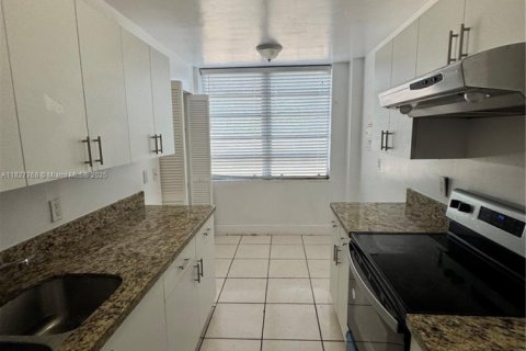 Copropriété à vendre à North Miami, Floride: 1 chambre, 72.37 m2 № 1799107 - photo 8