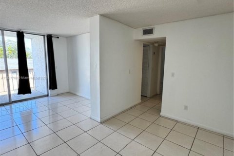 Copropriété à vendre à North Miami, Floride: 1 chambre, 72.37 m2 № 1799107 - photo 2