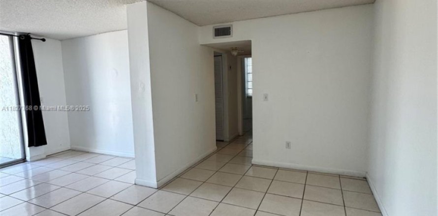 Condo à North Miami, Floride, 1 chambre  № 1799107