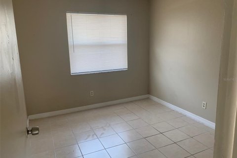Commercial property in Tampa, Florida 6 bedrooms, 161.28 sq.m. № 2371463 - photo 10