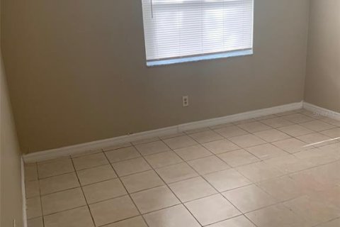 Commercial property in Tampa, Florida 6 bedrooms, 161.28 sq.m. № 2371463 - photo 13