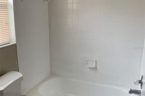 Commercial property in Tampa, Florida 6 bedrooms, 161.28 sq.m. № 2371463 - photo 9