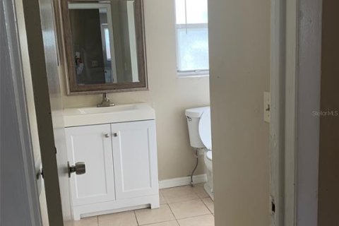 Commercial property in Tampa, Florida 6 bedrooms, 161.28 sq.m. № 2371463 - photo 14