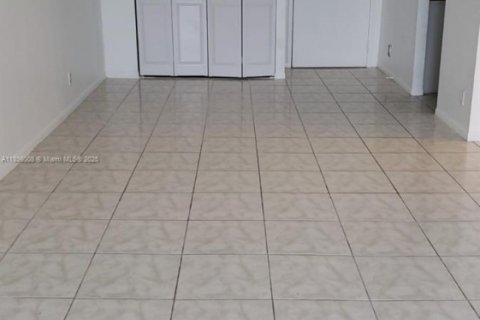 Copropriété à vendre à West Palm Beach, Floride: 2 chambres, 105.26 m2 № 2014587 - photo 2