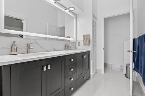 Casa en venta en Miramar, Florida, 4 dormitorios, 220.92 m2 № 2275075 - foto 28