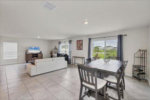 House in Bradenton, Florida 4 bedrooms, 208.84 sq.m. № 1905258 - photo 4