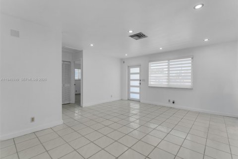 Casa en alquiler en Miramar, Florida, 2 dormitorios, 194.17 m2 № 2088618 - foto 6
