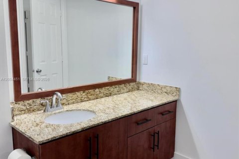 Condo in Pembroke Pines, Florida, 2 bedrooms  № 2068988 - photo 4